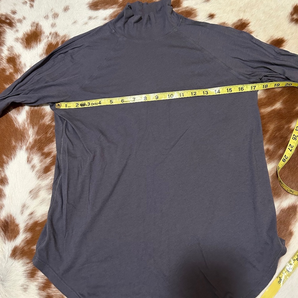 Lululemon Grey Long Sleeve Turtleneck Top Maybe Size 6